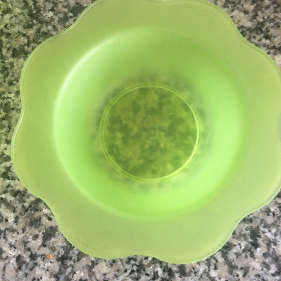 Flower Shape Plastic Bowls Set of 3 - Picture 6 of 7